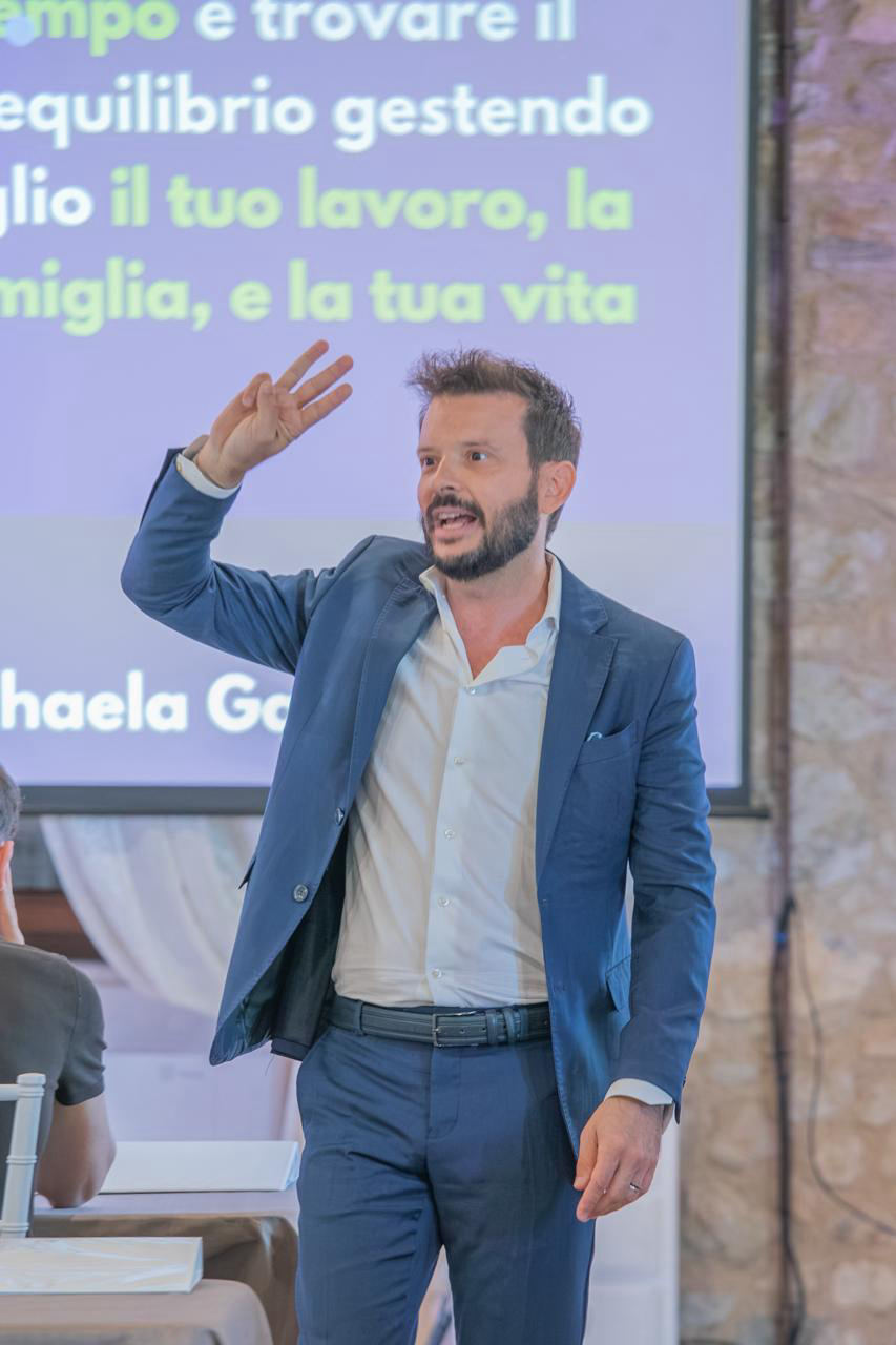 Maurizio Crepaldi durante una presentazione